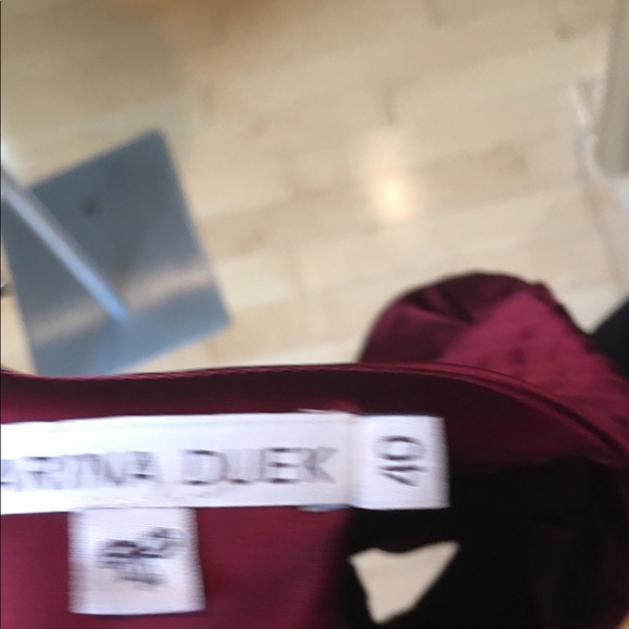 Wine colored form fitting dress - Picture 4 of 16